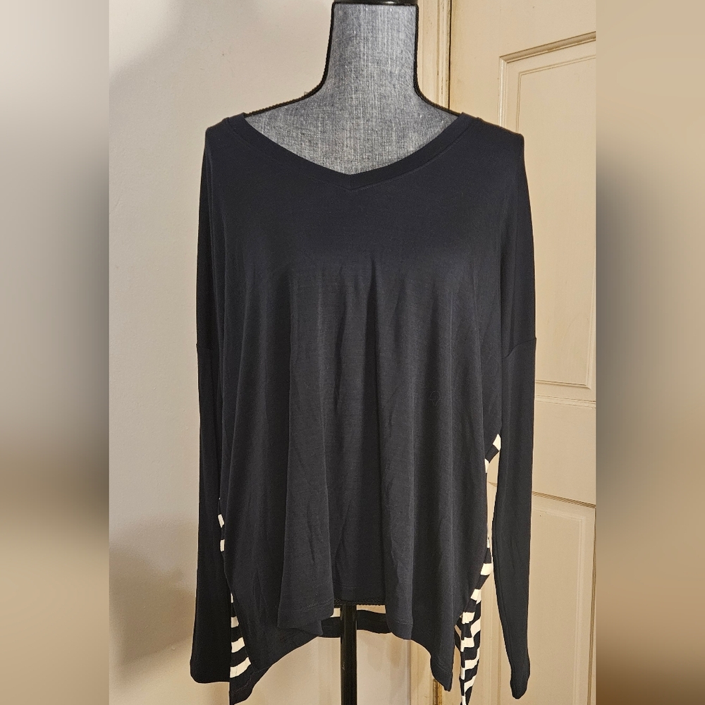 Cabi Women’s Long Sleeve Navy Blue Striped Back V-Neck Top Size M